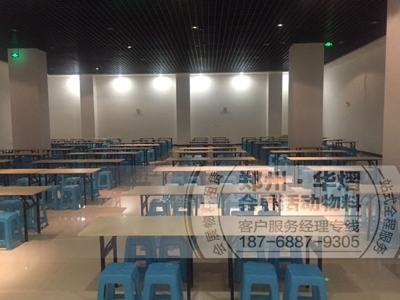 <b>锦艺轻纺城长条折叠桌凳子出租</b>